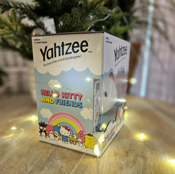 Hello Kitty 🩷 Yahtzee by Sanrio NIB - Picture 2 of 2